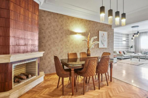 Spacious 2 Bed Flat with City Views and Free Parking